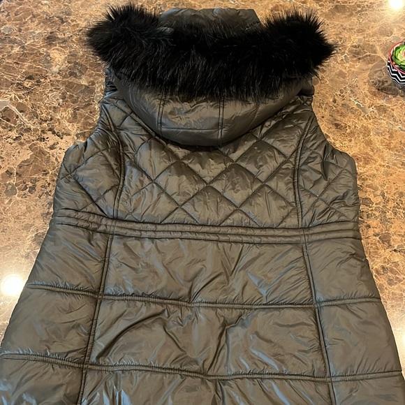 Michael Kors Olive Hooded Puffer Vest size Large - Picture 5 of 13